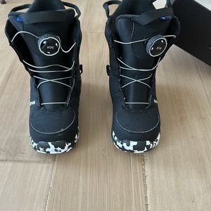 Burton 2k Grom BOA snowboarding boots
